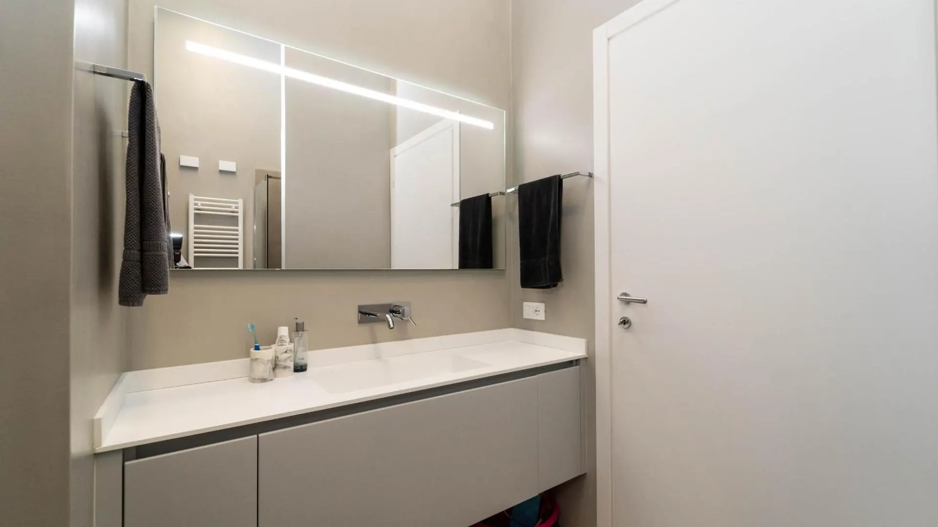 Lr Deluxe Apartments - Loft Di Lusso - Repubblica Milano 0*,  Italia